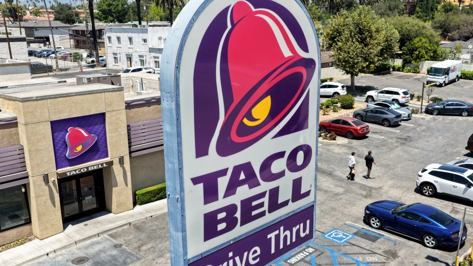 Taco Bell restaurant exterior during the July 2026 lettuce-free promotion period
