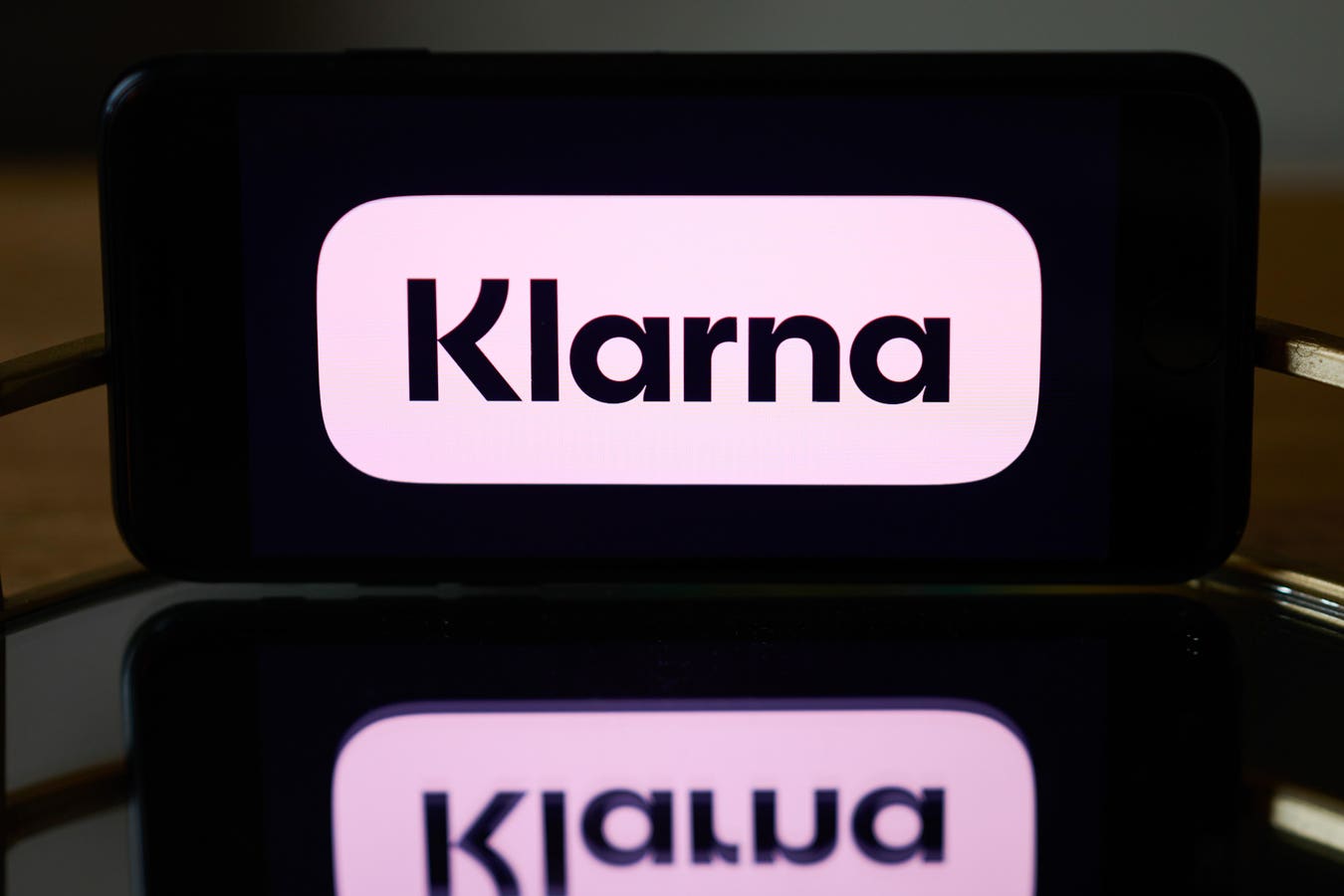 Klarna branding with visual elements suggesting a shift from AI-only support back to human agents